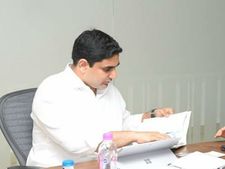 లోకేష్ ఆస్తుల ప్రకటన: బాబువి రూ.2.5 కోట్లు, బ్రాహ్మణివి రూ.15 కోట్లు, ఎవరి ఆస్తులు ఎంత?