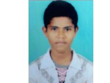 ఆటో దిగి అందరూ చూస్తుండగా నదిలోకి దూకేశాడు 
