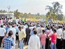 మాజీ ఎంపీ దవాఖాన ధ్వంసం: కుమ్రంభీంకు అవమానం.. భగ్గుమన్న ఏజెన్సీ..