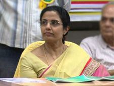 మేడం, ఒక్కరోజు ముందే  రండి: భువనేశ్వరితో అధికారుల సరదా వ్యాఖ్యలు