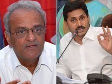  జైల్లో పెడ్తారని జగన్, బాబు భయం: అమరావతిలో సైకిల్‌పై నారాయణ