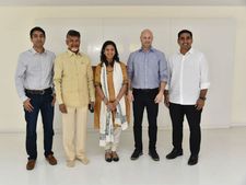 బ్లాక్‌చైన్ క్యాపిటల్‌గా ఏపీ, టార్గెట్ వేల ఉద్యోగాలు: లోకేష్, ‘ఆధార్ ఉంటే చాలు’