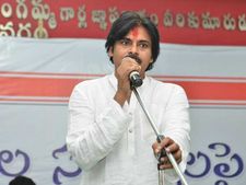 'చంద్రబాబు కొత్త సినిమాలో పవన్ కళ్యాణ్ హీరో': రా.. రమ్మని పవన్‌కు నేతల ఆహ్వానం