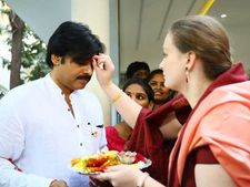నన్ను చల్లగా చూడు: కొండగట్టుకు పవన్ 11 లక్షల విరాళం, కారెక్కిన ఫ్యాన్స్, భార్య పనికి నవ్వుకున్నాడు