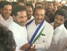 ఆపరేషన్ 'రివర్స్': జగన్ పార్టీలోకి విశాఖపట్నం కీలక నేత, అందుకే చేరిక!