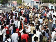 విజయవాడలో కాలేజీ స్థలం కబ్జా...కాపాడుకునేందుకు కదం తొక్కిన విద్యార్థులు
