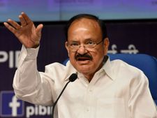 పుస్తకాల్లో శాస్త్రీయ, సాంకేతిక విజ్ఞానం, పెద్దవాళ్లు చెప్పింది విశ్లేషించాలి: వెంకయ్య