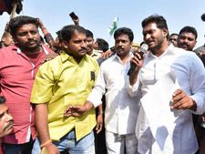 జగన్ సీఎం కాలేరు, ఎవరూ చెప్పినా వినరు: వైసీపీ మాజీ నేత, బాబుపై జగన్ సంచలన వ్యాఖ్యలు