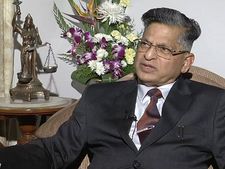 షాక్: లోకాయుక్త జడ్జికి మూడు కత్తిపోట్లు, సీరియస్, సీఎం పరుగు, బీజేపీ ఫైర్, శాంతిభద్రతలు ! 