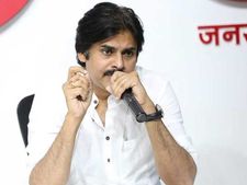   సినిమా ముందుంది కదా.. ట్రైలర్ ఎందుకు?, ఆరోజే అన్నీ: పవన్