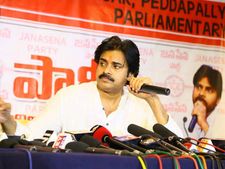 పవన్.. ఎందుకీ రుసరుస?: దానిపై సూటిగా సమాధానం చెప్పలేకనే..