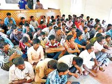 ఇంతమందా?: శేషాచలంలో ఎర్రదొంగలు, పశువుల్లా లారీ నిండా..