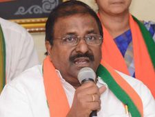 అన్నీ అమరావతిలోనే ఎందుకు, ఉత్తరాంధ్ర రాయలసీమ పట్టవా?: సోమువీర్రాజు