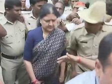 ఆస్తులు, పార్టీ గొడవలు, శశికళకు ఒత్తిడి, పెరోల్ గడువు పూర్తి కాకుండానే బెంగళూరు జైలుకు! 