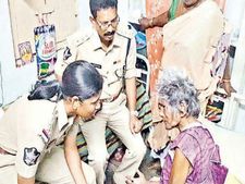 అమ్మని హింసించినందుకు కొడుకు, కోడలు అరెస్టు...పోలీసుల హెచ్చరిక 