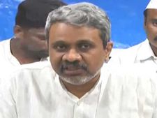 హోదా ద్రోహులు ఇప్పటికైనా కళ్లు తెరవాలి: చలసాని;బాబుది రెండు నాల్కల ధోరణి:సిపిఐ