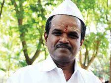కాంగ్రెస్ మంత్రి, మాజీ మంత్రి వేదిస్తున్నారు, ప్రెస్ మీట్ లో విషం తాగిన మాజీ కార్పొరేటర్ ! 