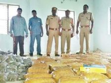 విశాఖ:గంజాయి స్మగ్లింగ్ తో సంబంధం ఉన్న ఎక్సైజ్ అధికారుల అరెస్ట్