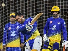  ఐపీఎల్ కు కావేరీ సెగ: 4 వేల మంది పోలీసులు, నలుపు రంగు షర్టులు, టియర్ గ్యాస్ ! 