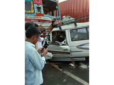రాజీవ్ రహదారిపై ఘోర ప్రమాదం: క్వాలిస్, లారీ, బస్సు ఢీ, 10మంది మృతి