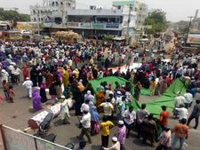 బాలికపై అత్యాచారం నేపథ్యంలో దాచేపల్లిలో తీవ్ర ఉద్రిక్తత...సిఎం ఆదేశాలు