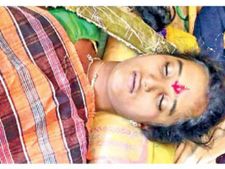 ఊహించని విషాదం: పాట పాడుతూనే కుప్పకూలిన బాలిక..
