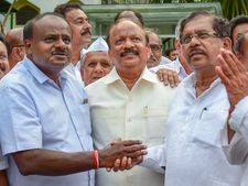 బెంగళూరు ఆర్ఆర్ నగర్ ఎన్నికల కౌంటింగ్, నాయుడు దెబ్బకు బీజేపీ విలవిల, ఎంత తేడా! 