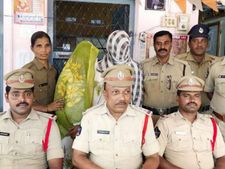  చిత్తూరు:కన్న కూతురిపై అత్యాచారం చేస్తున్న తండ్రి, సహకరించిన తల్లి అరెస్ట్ 