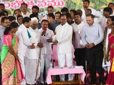 దేశానికి దిక్సూచి: ‘రైతుబంధు’పై కేసీఆర్, అగ్రకులాలకు అండ, వారి గొంతు లేస్తోందేం?