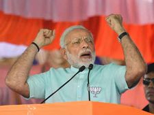 బెంగళూరును సర్వనాశనం: ట్రాఫిక్ జామ్, క్రైం, చెత్త, గుంతలు కాంగ్రెస్ వరాలు: మోడీ ఫైర్! 