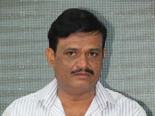 బెంగళూరు ఆర్ఆర్ నగర ఎన్నిక వాయిదా, అమిత్ షా కక్షకట్టారు రూ. 95 లక్షలు, నాయుడు ఫైర్! 