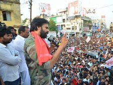 ఉత్తరాంధ్రను గాలికొదిలేశారు, మంచినీళ్లు లేని ఊళ్లల్లో మద్యమా?: బాబుపై పవన్ ఫైర్