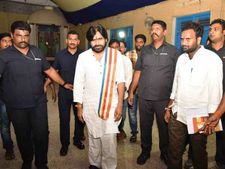  పవన్ రాక గోప్యం, విశాఖలో బస: బస్సు యాత్ర కోసం ఏర్పాట్లు