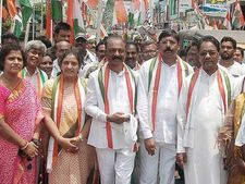 ప్రధాని మోడీ...ఆయన మాటలు,కులం,చదువు...అంతా నకిలీనే:రఘువీరారెడ్డి