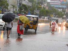 ఏపీలో ప్రకృతి బీభత్సం, అల్లకల్లోలం: కాలరాత్రిని తలపించిన సాయంకాలం (పోటోలు)