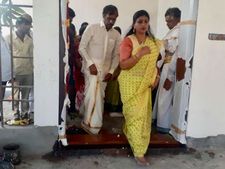 భర్త సెల్వమణితో కలిసి కొత్త ఇంట్లో అడుగుపెట్టిన రోజా(పిక్చర్స్)