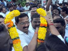 వంగవీటి రంగా బావమరిది కీలక నిర్ణయం: టీడీపీలో చేరుతున్నారా?..