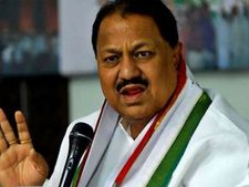 కాంగ్రెస్‌లోకి డీఎస్?: ఢిల్లీలో కదలికలపై టీఆర్ఎస్ కన్ను, కేసీఆర్ వేటు వేసే ఛాన్స్