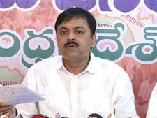 ఇళ్ల నిర్మాణాల్లో రాష్ట్ర ప్రభుత్వం అక్రమాలు...పచ్చ చొక్కాలకే గృహాలు...ఇదేనా 40 ఏళ్ల అనుభవం:జీవీఎల్‌