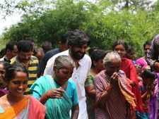 ఇంతవరకు ఏ ఒక్కడు రాలేదు,  మహానుభావుడు.. ఎక్కడైనా మాట్లాడతా: పవన్‌పై వృద్ధురాలు
