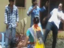 స్థలం గొడవ: మహిళను కాలితో తన్నిన ఎంపీపీ, వీడియో వైరల్