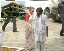 సతీసమేతంగా విజయవాడ ఇంట్లో అడుగుపెట్టిన పవన్, అకీరా కూడా, అద్దె ఎంతో తెలుసా?