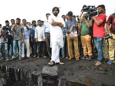 ఏంటీ కాలుష్యం? పట్టించుకోరా?: విశాఖలో ఐటీ స్థలాలను పరిశీలించిన పవన్
