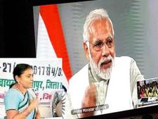 వరంగల్ మహిళకు అరుదైన అవకాశం: మోడీతో మాట్లాడిన కౌసర్ షాహిన్ బేగం