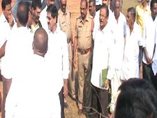 రాస్కెల్స్‌..! మీకు ప్రొటోకాల్‌ తెలుసా?...అధికారులపై టీడీపీ ఎమ్మెల్యే బొల్లినేని చిందులు