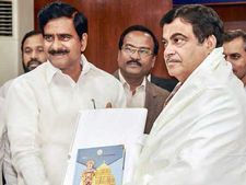 పోలవరం 56శాతం పూర్తి, నిధులు రావాలి: దేవినేని, 11న నితిన్ గడ్కరీ సందర్శన