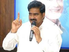 పోలవరం ప్రాజెక్ట్ చూడకుండా...గోదావరి జిల్లా దాటిన వ్యక్తి జగన్:మంత్రి ఉమా