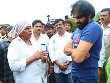 మీ వల్ల నష్టపోతున్నాం: పవన్‌కు రైతుల ఝలక్, జగన్‌లా చేయనని హామీ