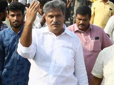 పవన్ వ్యాఖ్యలు లైట్, ఏపీపై మోడీ-షా కుట్ర, కేసీఆర్ భాగస్వామ్యం: నాని సంచలనం