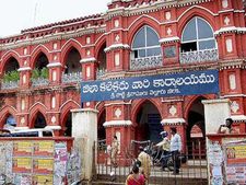 నెల్లూరు:శుక్రవారం సామూహిక సెల‌వుతో ప్ర‌భుత్వ ఉద్యో‌గుల నిరసన